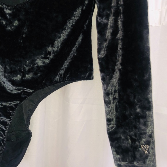 BRAND NEW🔥 VELVET BLACK THONG BODYSUIT 🆚 - Picture 2 of 4